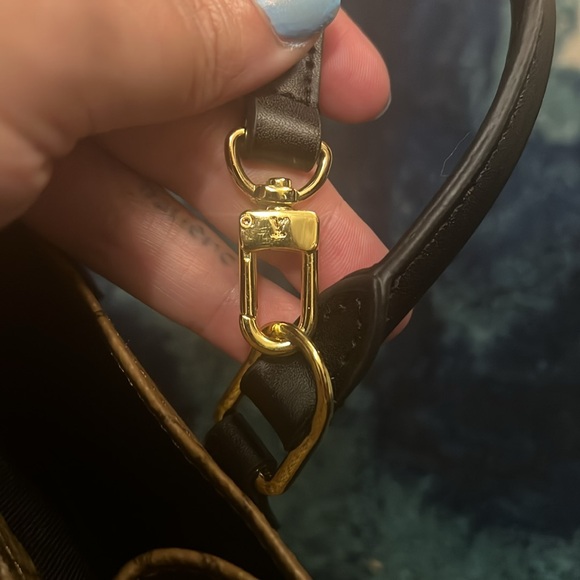 LV Le petit sac with detachable strap - Picture 4 of 6